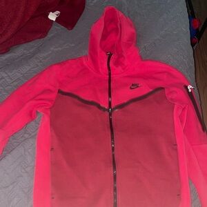 Nike tech, cherry, size medium